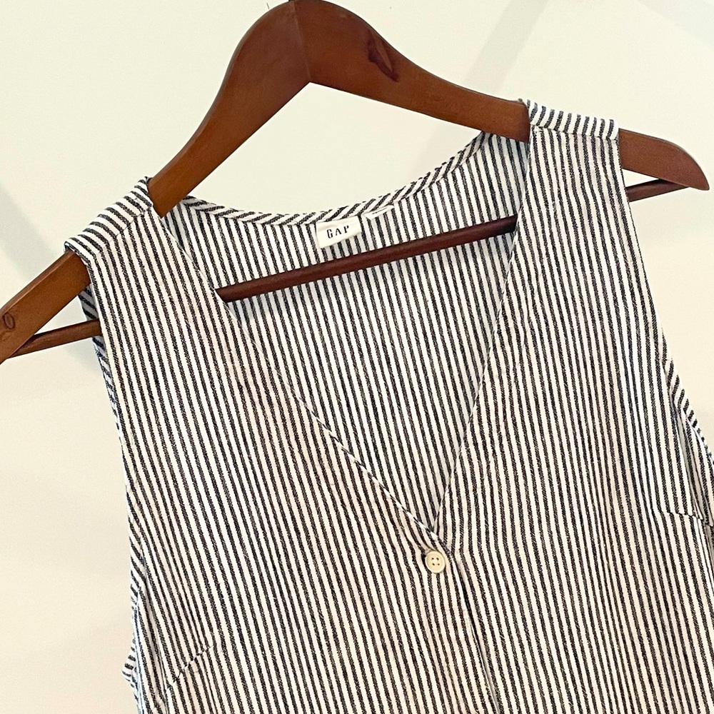 GAP Women’s sleeveless pinstripe dress. Medium.